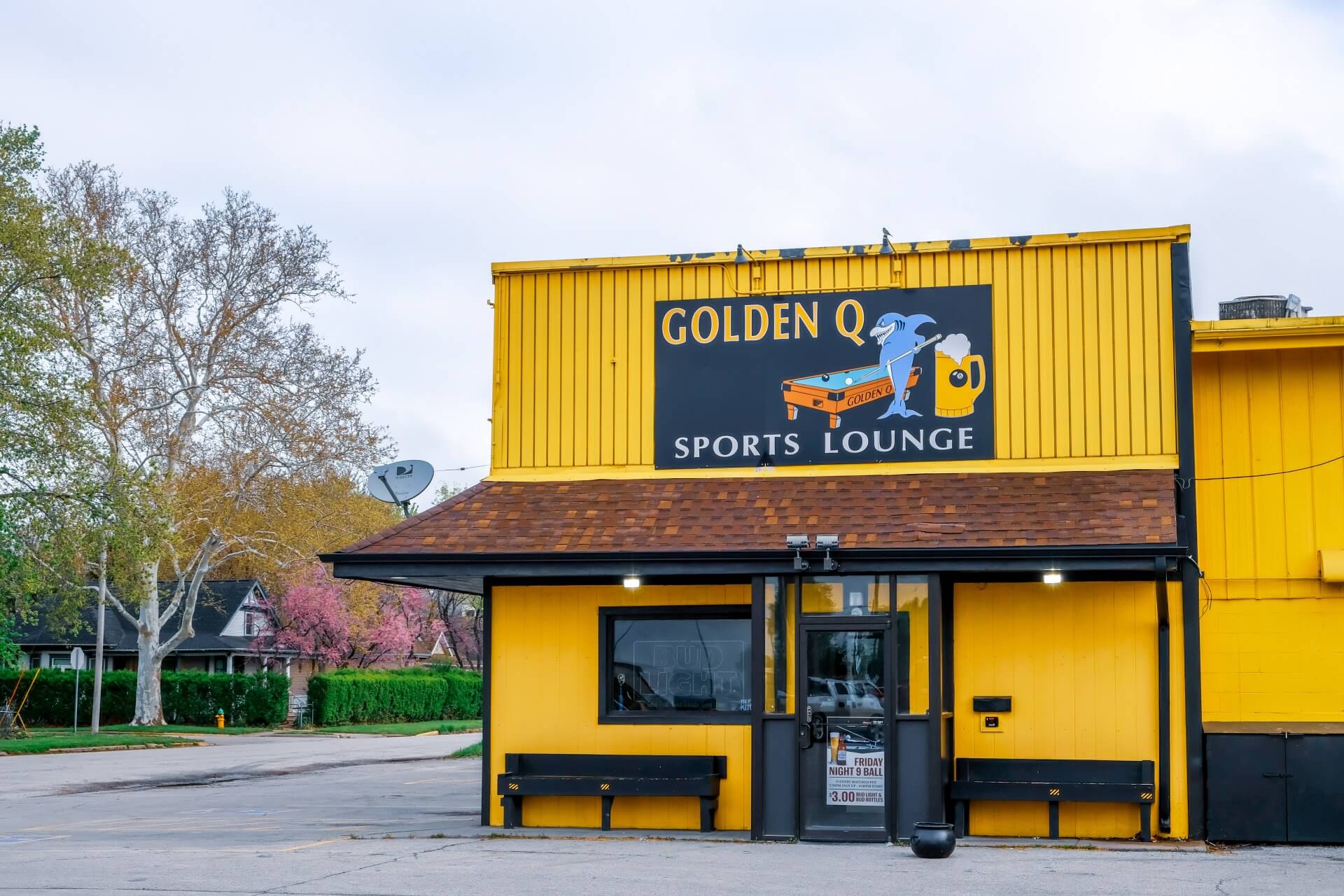 Golden Q Billiards & Sports Lounge Unleash Council Bluffs