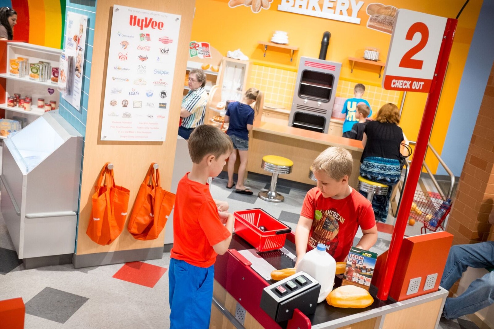Photo of children playing in the mock-up grocery store at the Omaha Childrens Museum