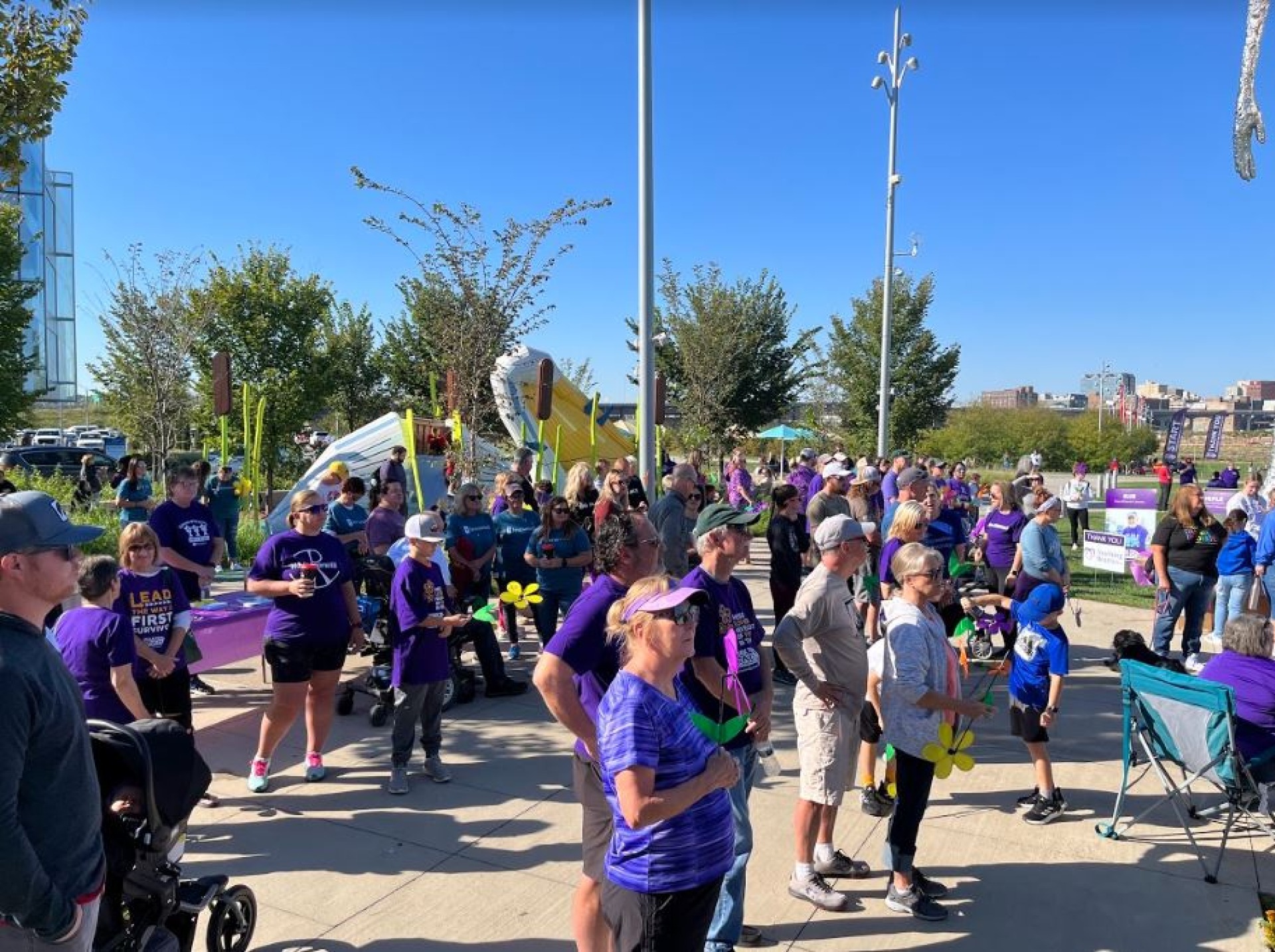 Participants in the Walk to End Alzheimer's in Council Bluffs, Iowa